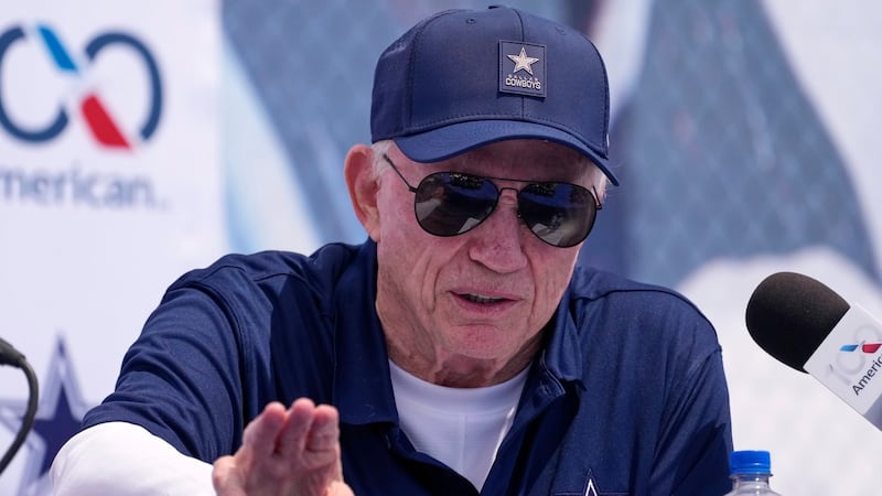 Jones, Cowboys arrive at training camp without off-field distractions