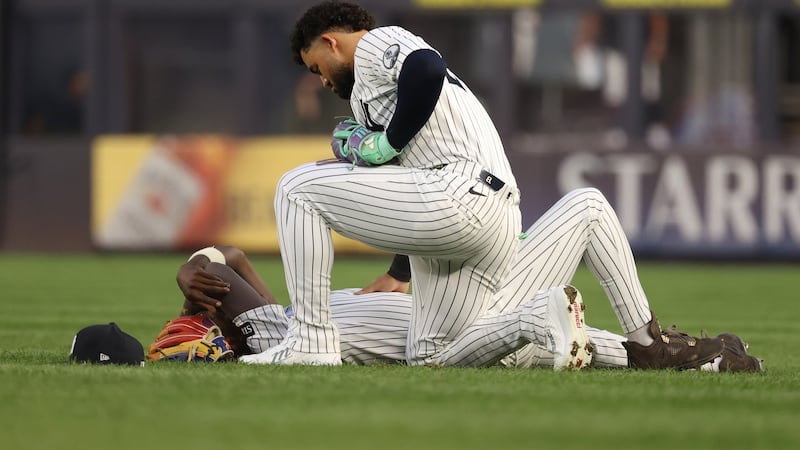 Yankees 2B Chisholm Jr. leaves game after collision with OF Domínguez