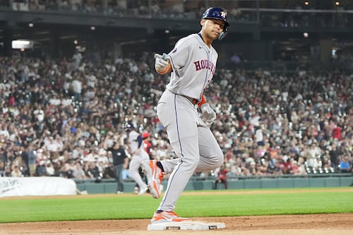 Walker, Smith spark Astros’ 8-run inning in win over White Sox