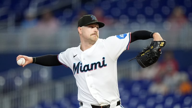 Junk, Marlins allow just three hits in win over Cardinals