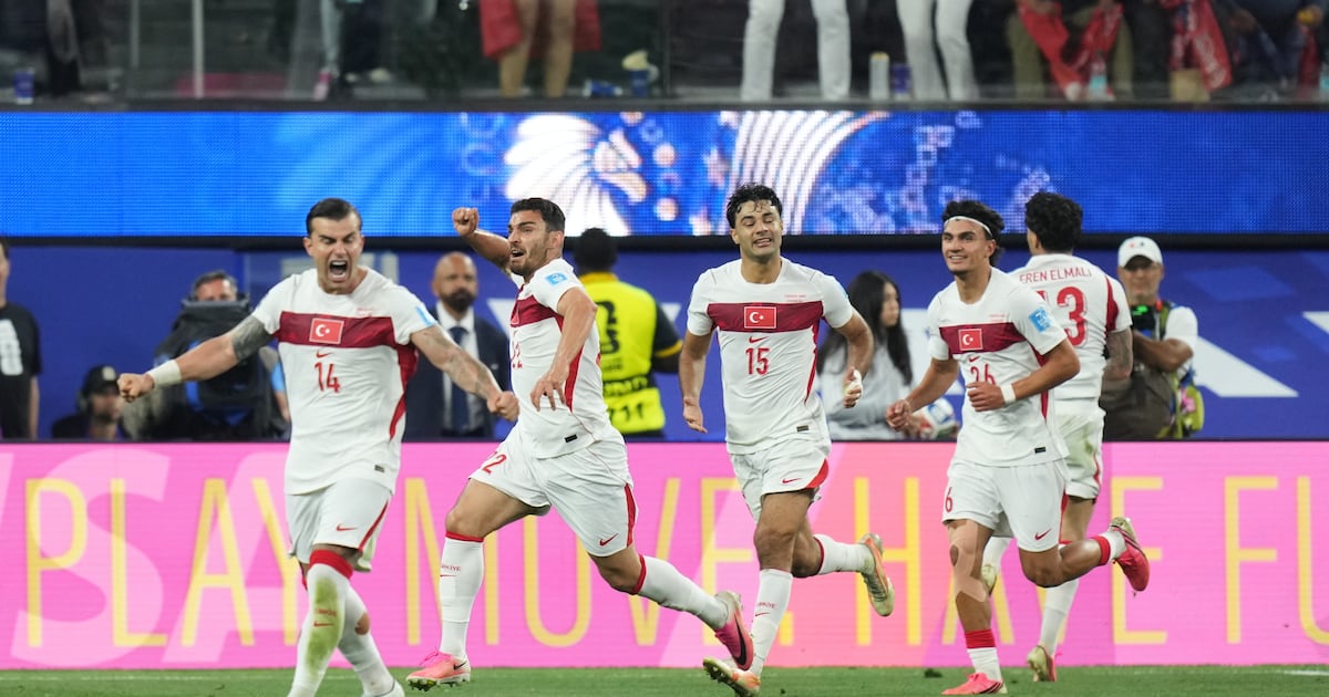 Turkiye beats U.S. with last-gasp goal as Americans look ahead to World Cup knockout stage