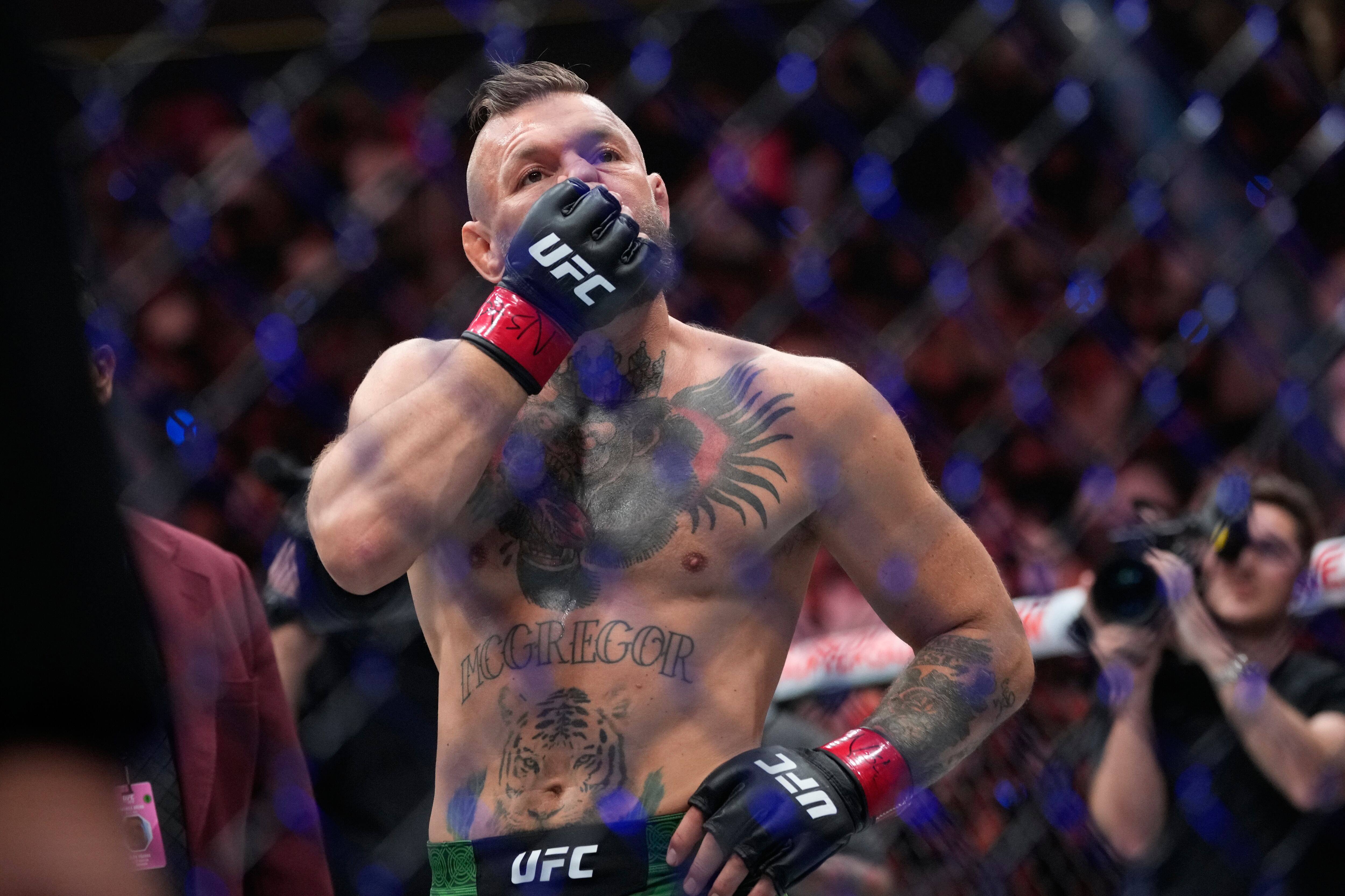 Conor McGregor suffered ACL injury in UFC return , Dana White says