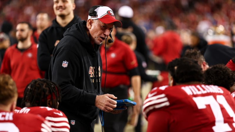 Foerster oversees 49ers practice with on-mend Shanahan nearby