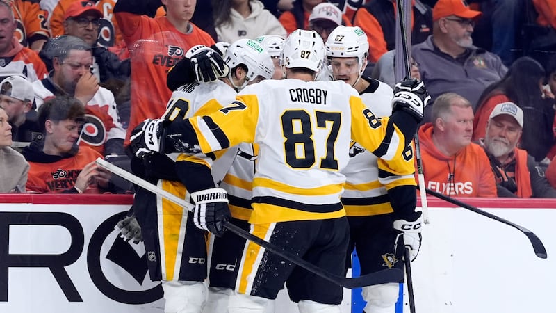 Crosby, Letang strike as Penguins stave off sweep with win over Flyers
