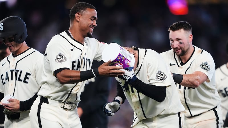 Emerson singles in ninth for Mariners’ second straight walk-off victory over Twins