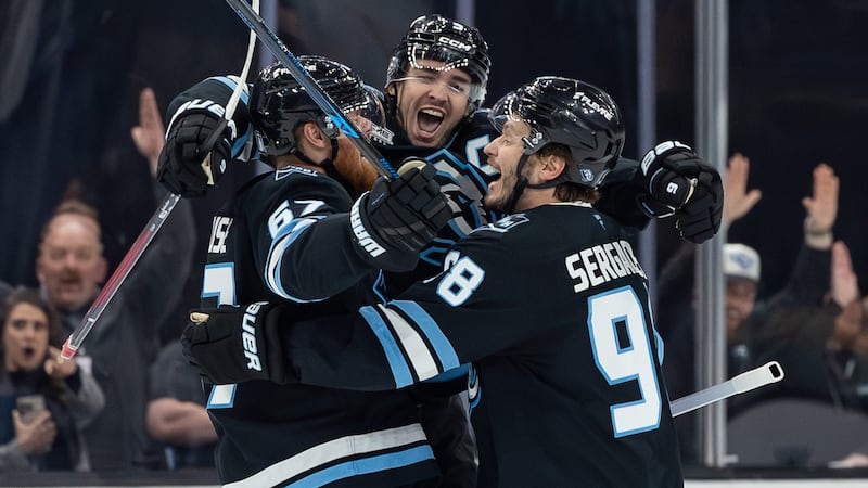 Mammoth win the first NHL playoff game in Utah, beating Golden Knights for 2-1 series lead