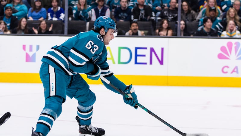 Sharks sign F Ostapchuk to four-year contract extension