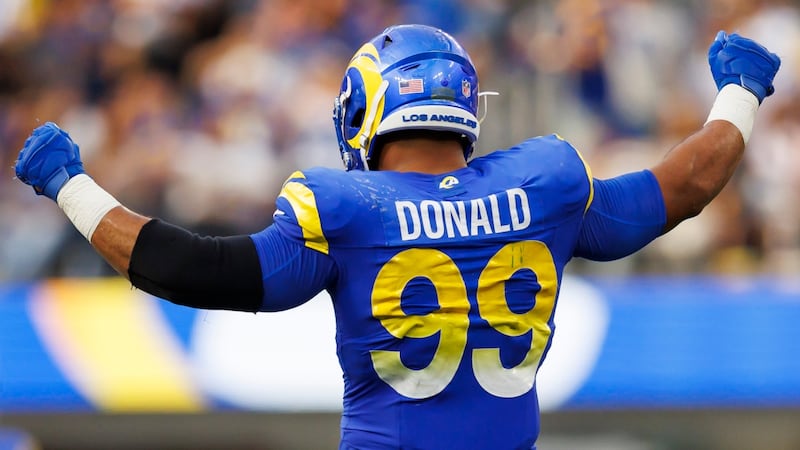 Mulling comeback, Donald officially works out for Rams