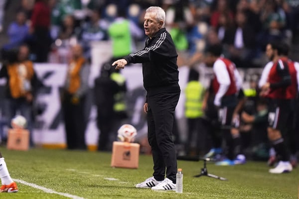 Aguirre’s early Mexico camp revives a 1986-style grind for a home World Cup push