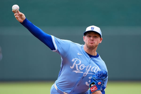 Kolek throws complete-game shutout, Royals top Mariners to end four-game skid