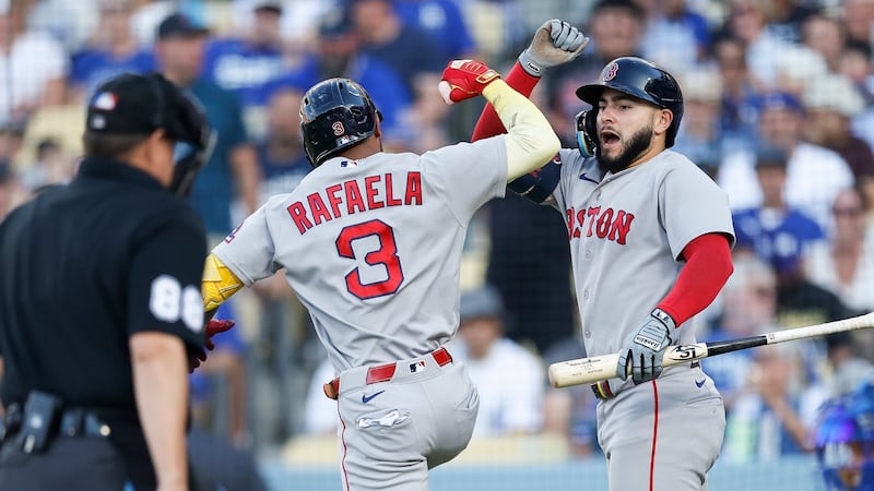 Rafaela hits 2 homers as streaking Red Sox edge Yamamoto and Dodgers