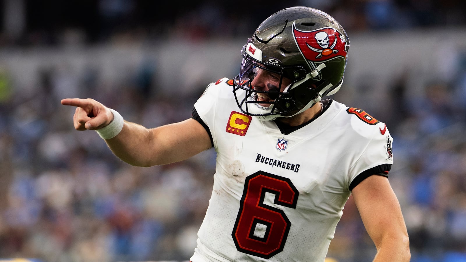 Baker Mayfield throws four TDs; Tampa Bay Buccaneers rout Los Angeles