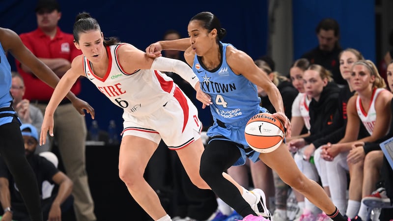 Diggins scores 15 points to lead Sky over Fire