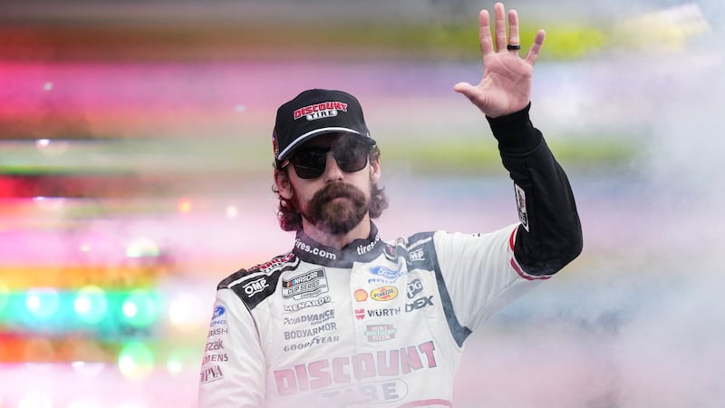 Blaney wins pole at Phoenix Raceway while NASCAR postseason leader Larson to start 22nd