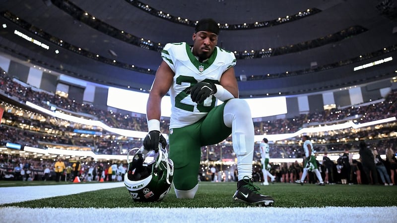 Hall exits Jets practice early with groin strain; Glenn not concerned