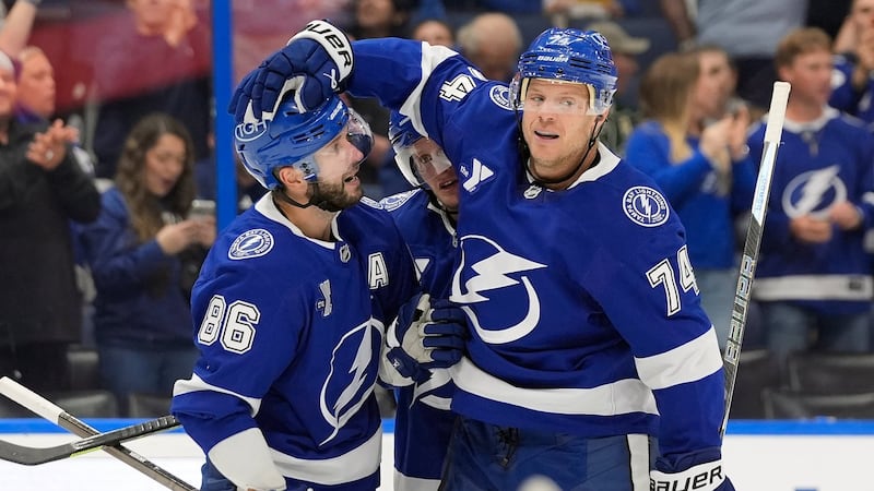 Carlson scores twice to help Lightning beat Wild