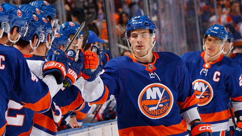 Isles’ Barzal won’t skate for two weeks due to injury aggravation
