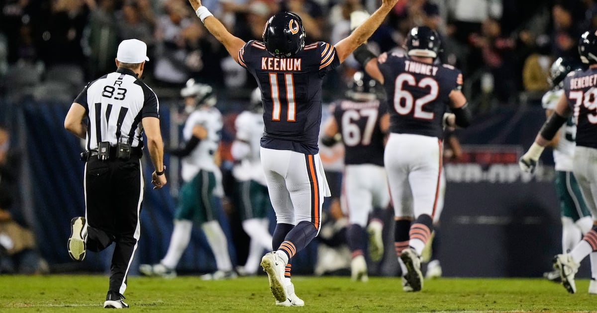 Keenum impresses in first start since 2023 to lead Bears past Eagles on MNF