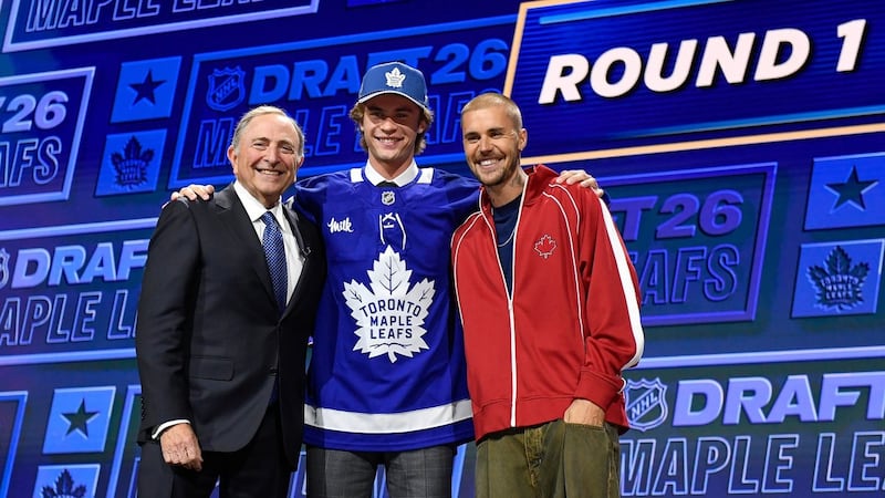 Maple Leafs rookie McKenna to live with veteran F, former captain Tavares this season