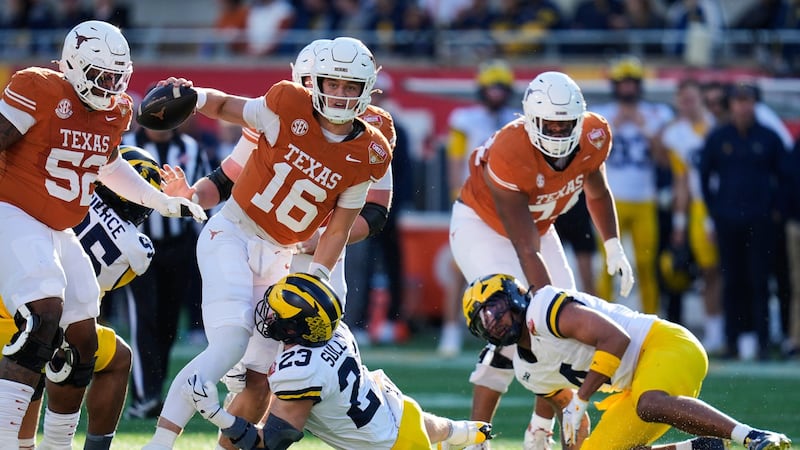 Texas QB Manning says he’s feeling ’100 percent’ after foot surgery
