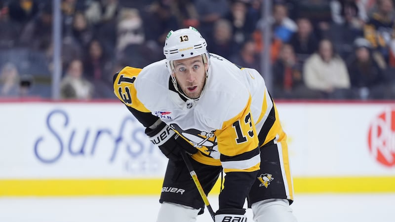 Veteran F Hayes signs in KHL after 12 NHL seasons