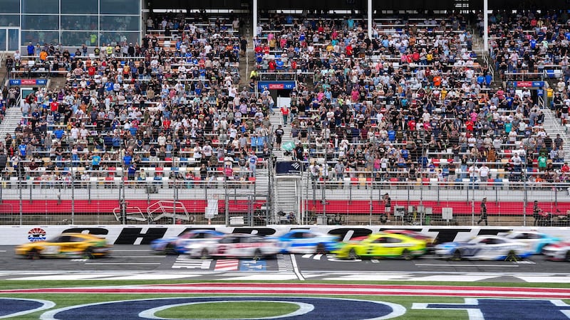Briscoe holds off teammate Bell in Charlotte to win second straight playoff race