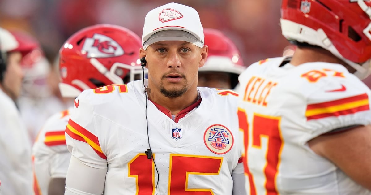 Photo: TSN Kansas City Chiefs quarterback Patrick Mahomes (15) walks the sidelines during the first half an NFL football game against