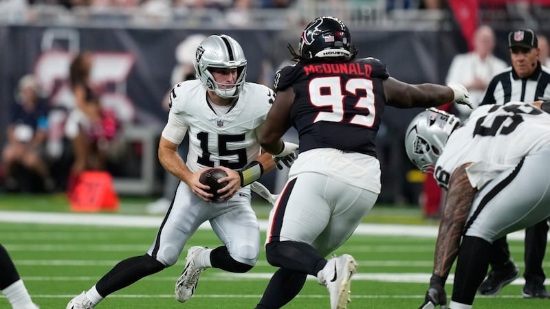 Mendoza has plenty of experience to rely on in Raiders quarterbacks room