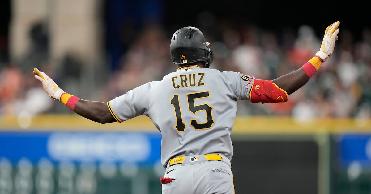 Pirates rally as Cruz, Lowe hit 3-run homers