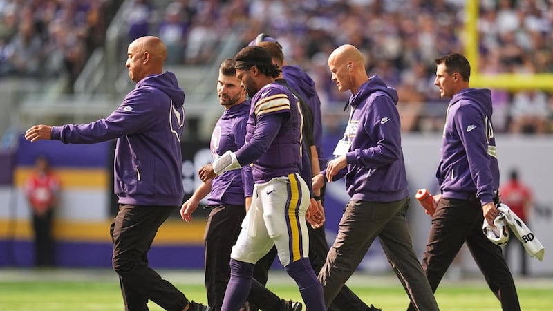 Vikings QB Murray leaves his debut in the 1st quarter with a concussion