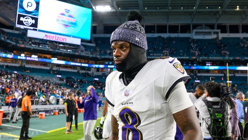 Ravens QB Jackson out; Huntley to start SNF vs. Falcons