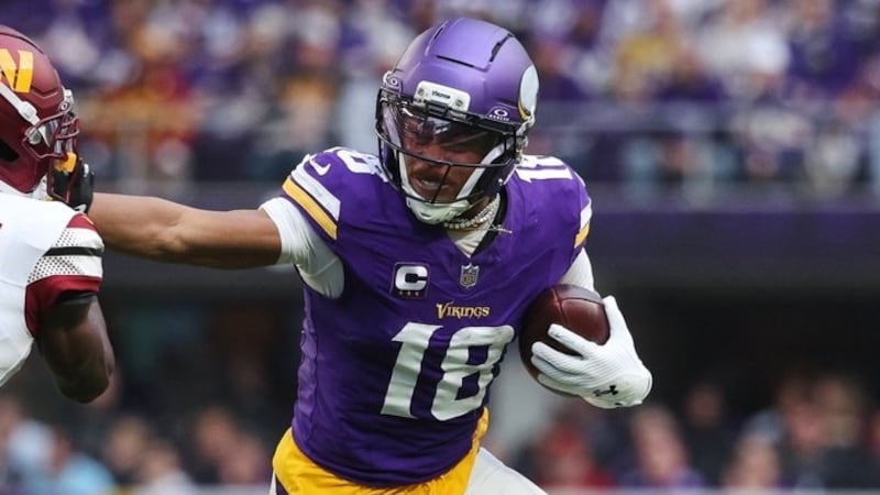Jefferson to keep working with Vikings QBs during break