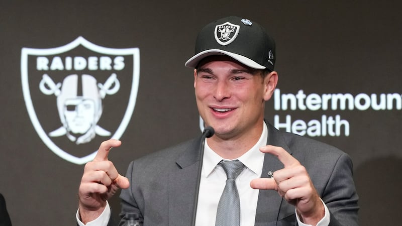 Raiders QB Mendoza working on transition to play under centre