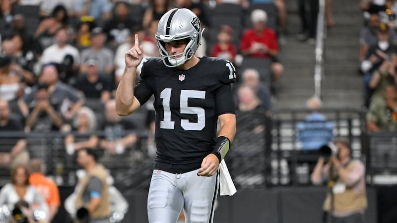 Kubiak keeps Raiders' QB race going: 'We got another week'