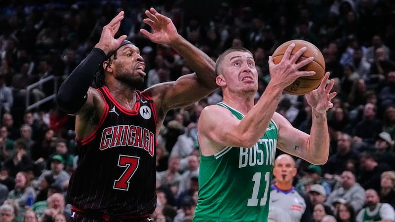 Pritchard scores 28 points, uses red-hot third quarter to carry Celtics to rout over Bulls
