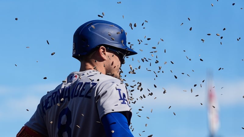 Hernández hits tiebreaking home run leading off ninth to lift Dodgers over Giants