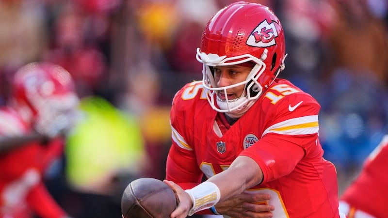 Mahomes cleared with no limits for start of Chiefs training camp after knee surgery