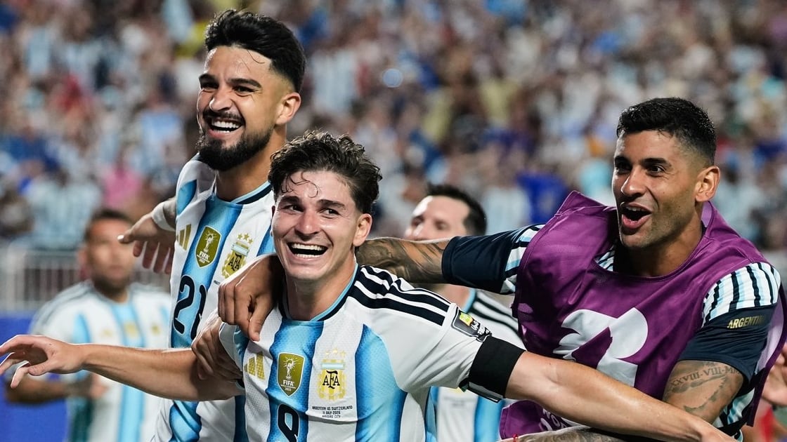Alvarez’s 112th-minute goal helps lift Argentina past Switzerland and into