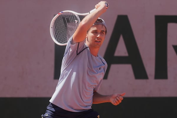 Unsung American Svajda sweeps into second week of Roland-Garros, pays tribute to late dad