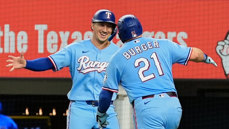 Burger homers twice as Rangers beat Rays to split four-game series