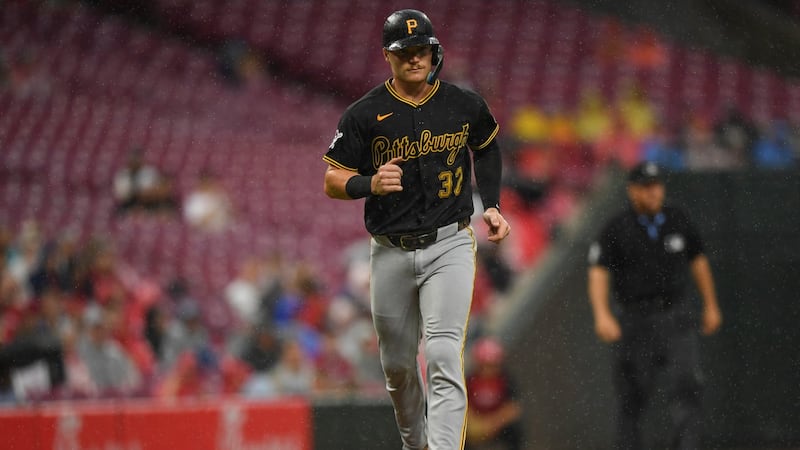 Pirates snap four-game losing streak with win over Reds