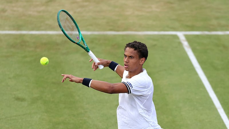 Diallo reaches quarterfinals at Eastbourne with three-set win over Etcheverry