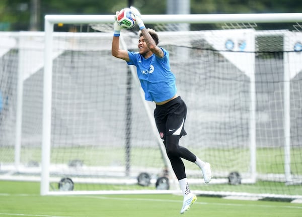 'Goalkeeper union' strong as Crépeau, St. Clair vie to be Canada's No. 1 at World Cup
