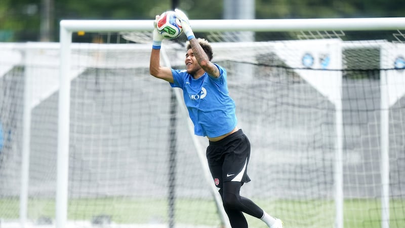 'Goalkeeper union' strong as Crépeau, St. Clair vie to be Canada's No. 1 at World Cup