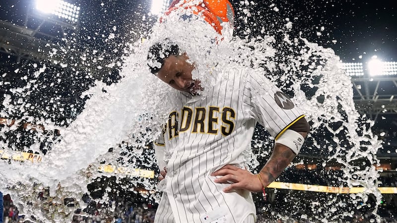 Machado hits 10th-inning RBI single, lifting Padres past Braves