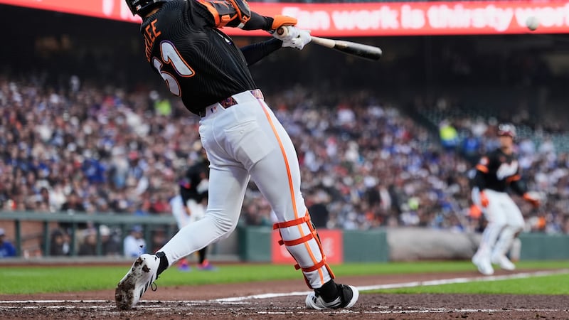 Giants jump on reigning World Series MVP Yamamoto early, beat Dodgers
