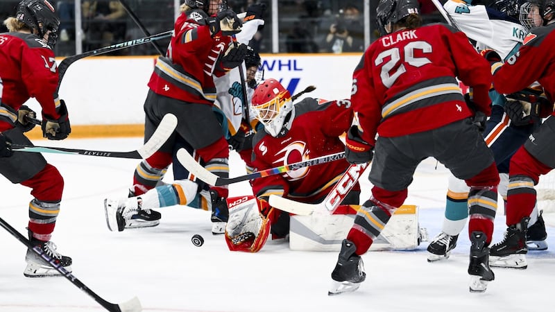 Jenner, Larocque lead the way as Charge dump Sirens, take big step toward playoff push