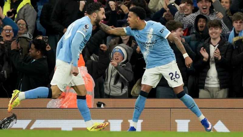 Manchester City keeps the pressure on Arsenal with win against Crystal Palace