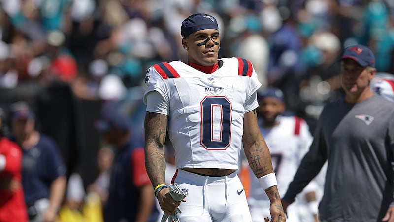 Patriots won’t have starting CBs Gonzalez, Davis