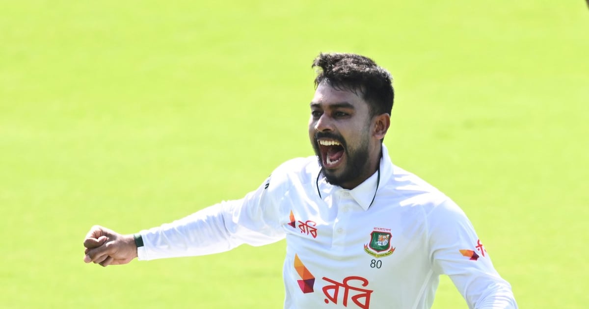 Miraz takes three wickets to have Australia on the ropes at lunch on Day 4 of first test